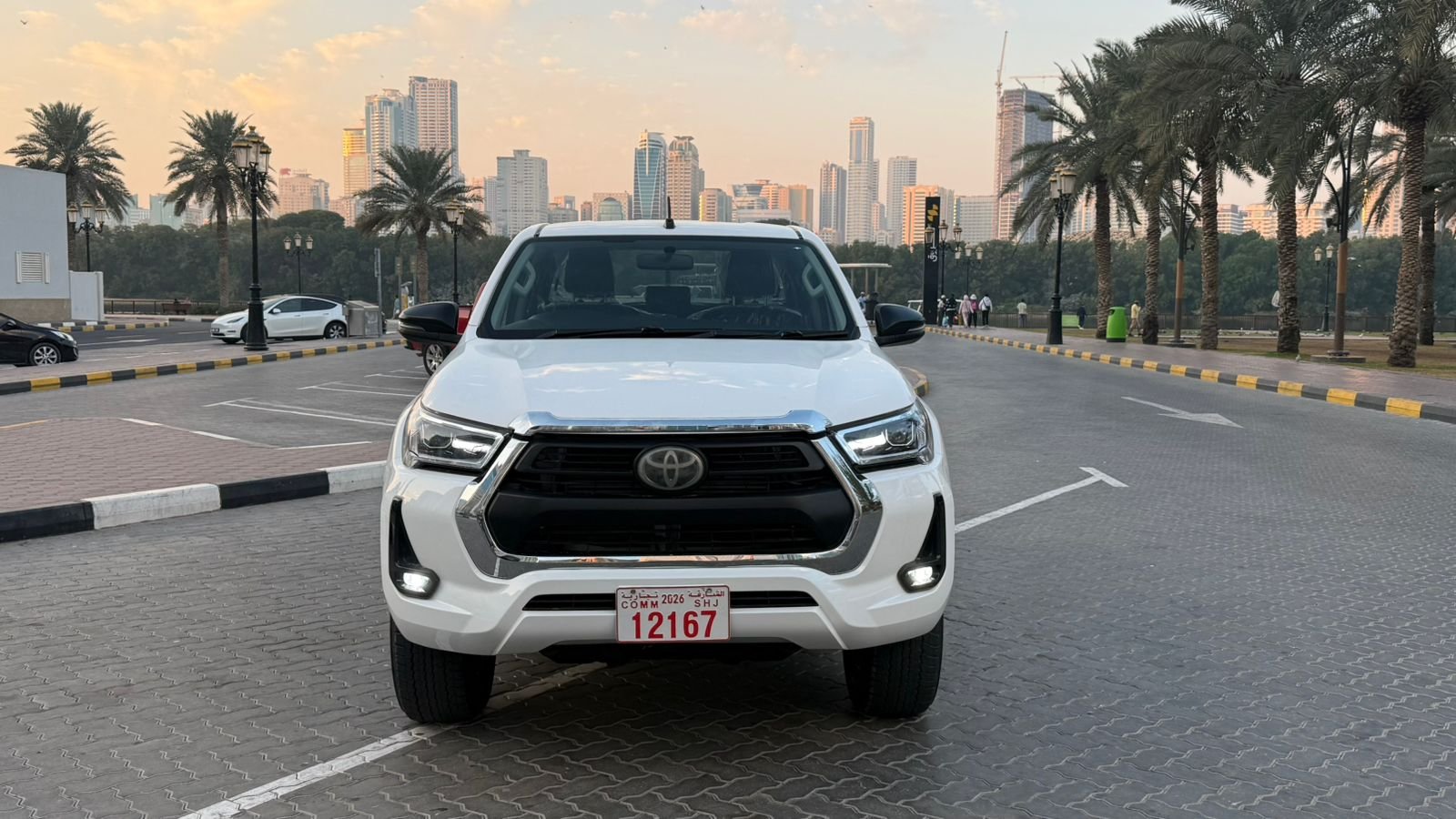 Toyota Hilux SR5 2018 White image
